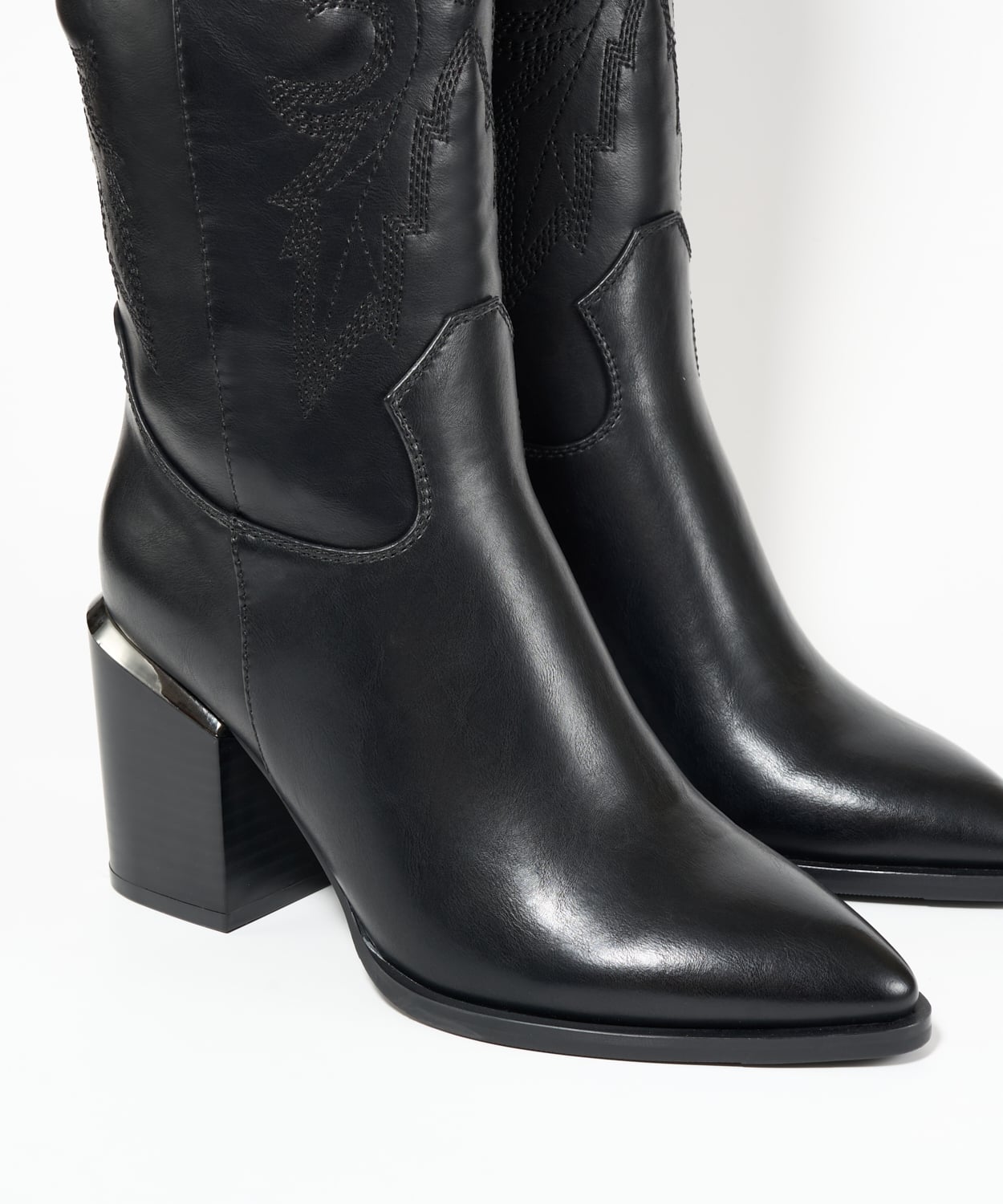 Bota tac&oacute;n cowboy detalle met&aacute;lico image number null